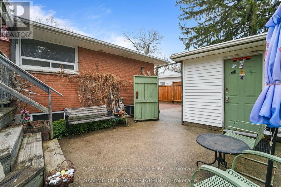 2470 Meadowood Crescent Property Photo 11