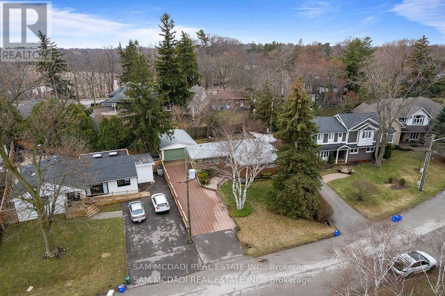 2470 Meadowood Crescent Property Photo 13