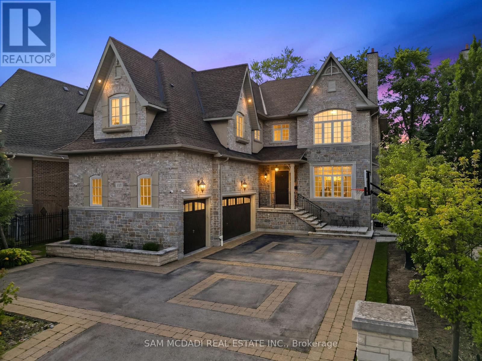 725 QUEENSWAY W