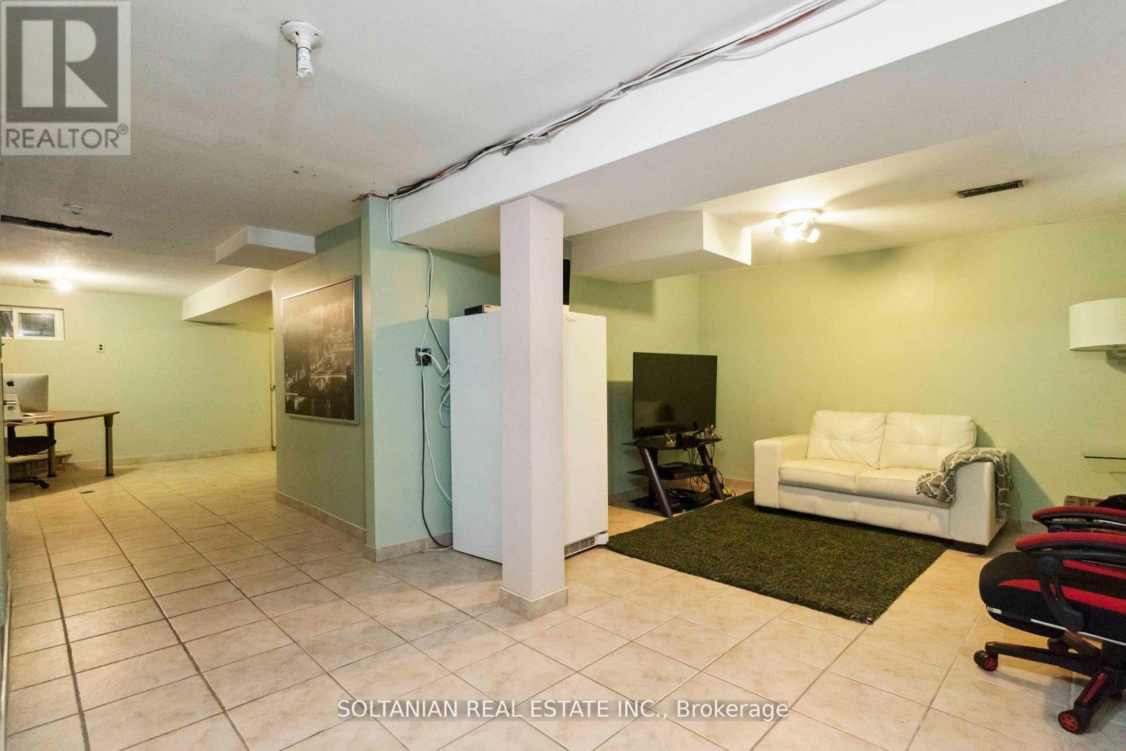 102 Elnathan Crescent Property Photo 28