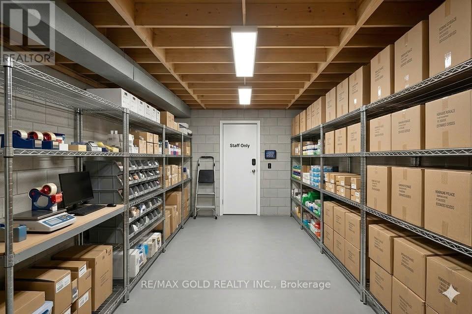 2 - 136 Guelph Street Property Photo 8