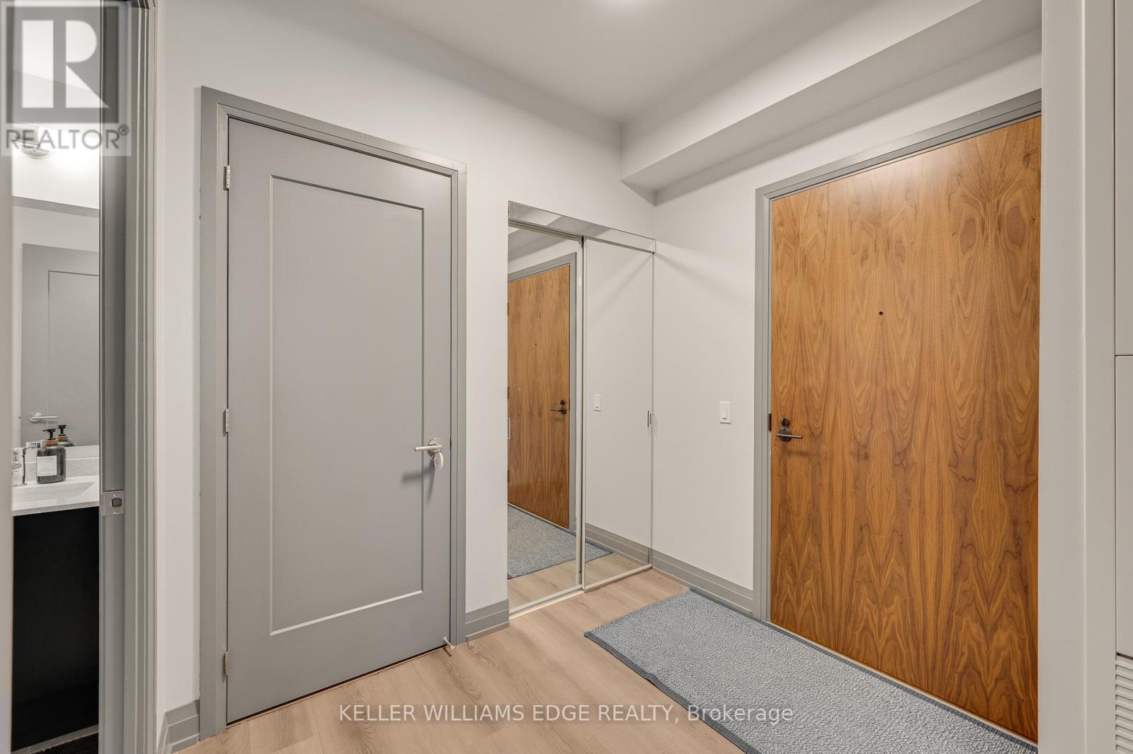 305 - 509 Dundas Street W Property Photo 14