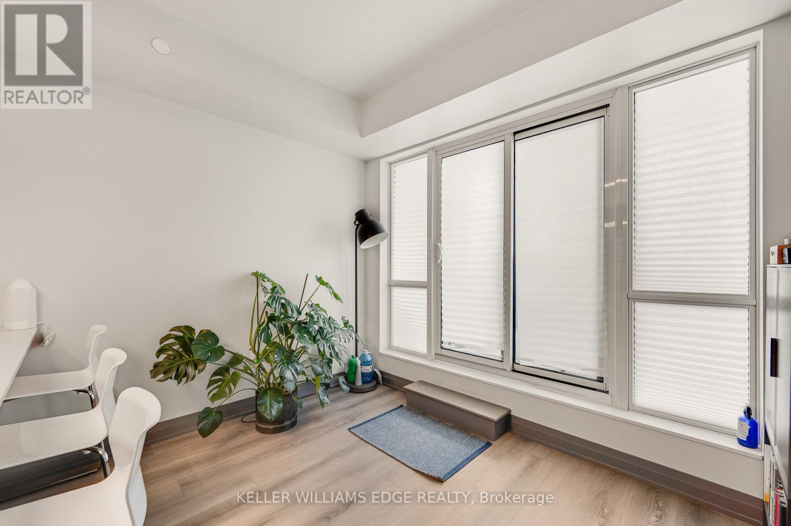 305 - 509 Dundas Street W Property Photo 24