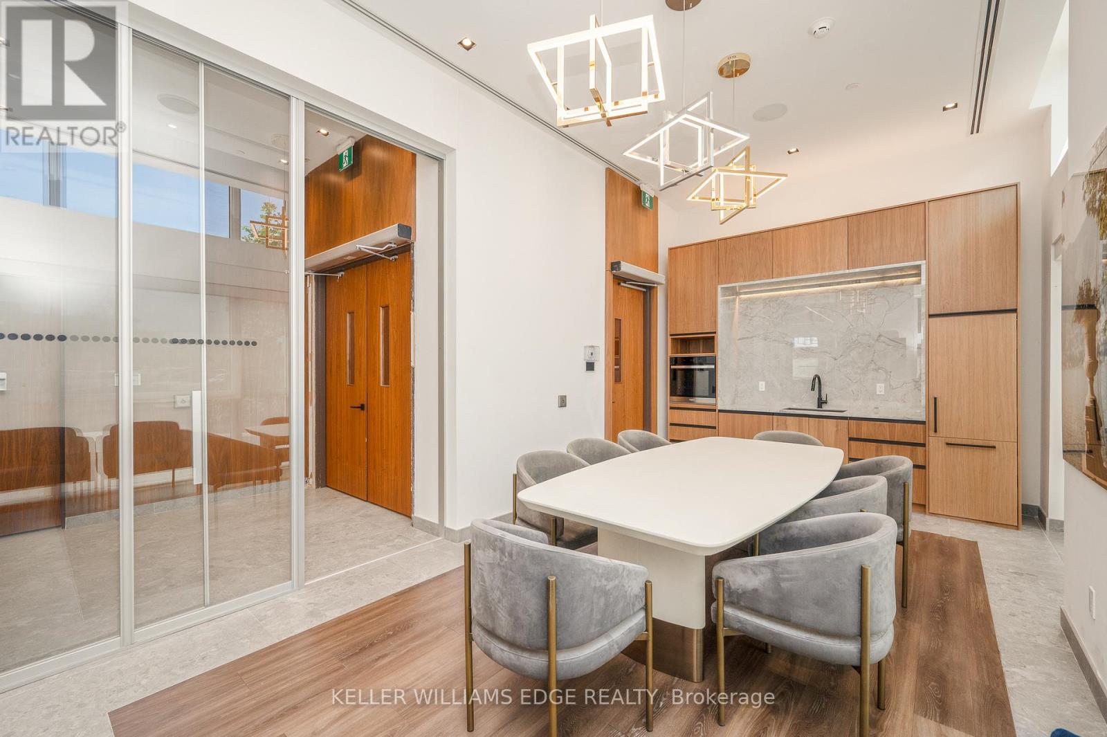 305 - 509 Dundas Street W Property Photo 36