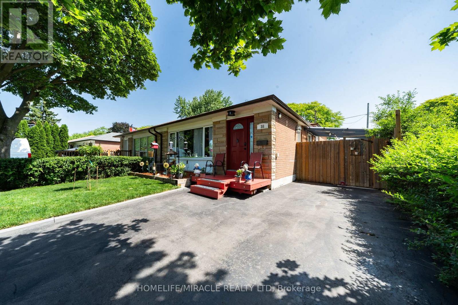38 Ascot Avenue Property Photo 2