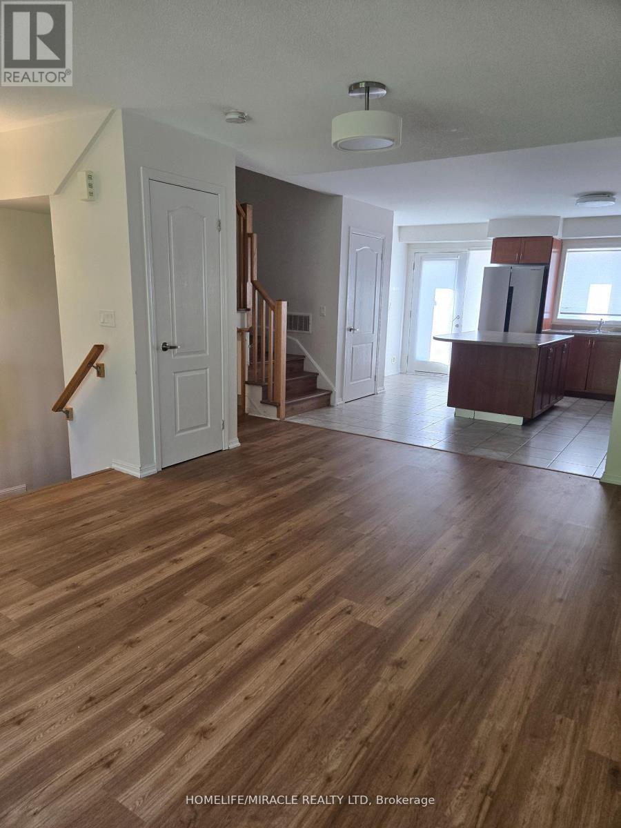5 - 3120 Boxford Crescent Property Photo 6