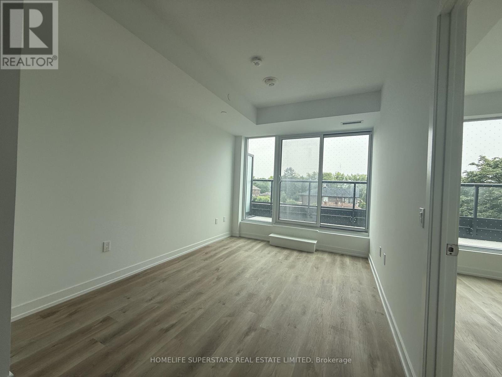 302 - 6 CHARTWELL ROAD