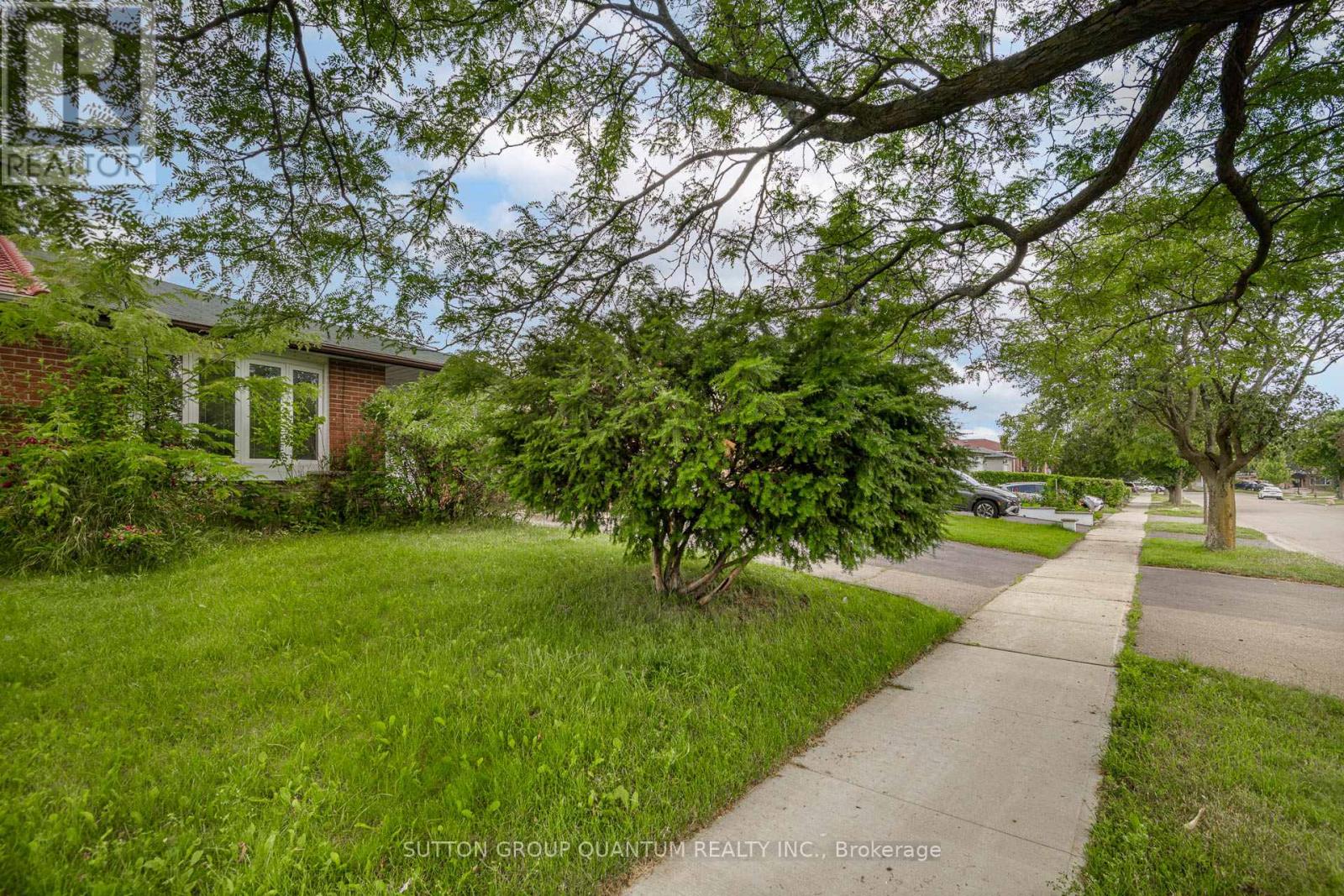 754 Eaglemount Crescent Property Photo 3
