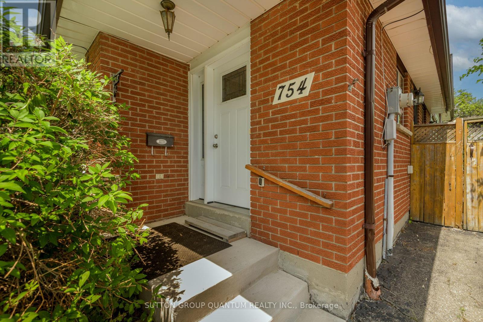 754 Eaglemount Crescent Property Photo 4