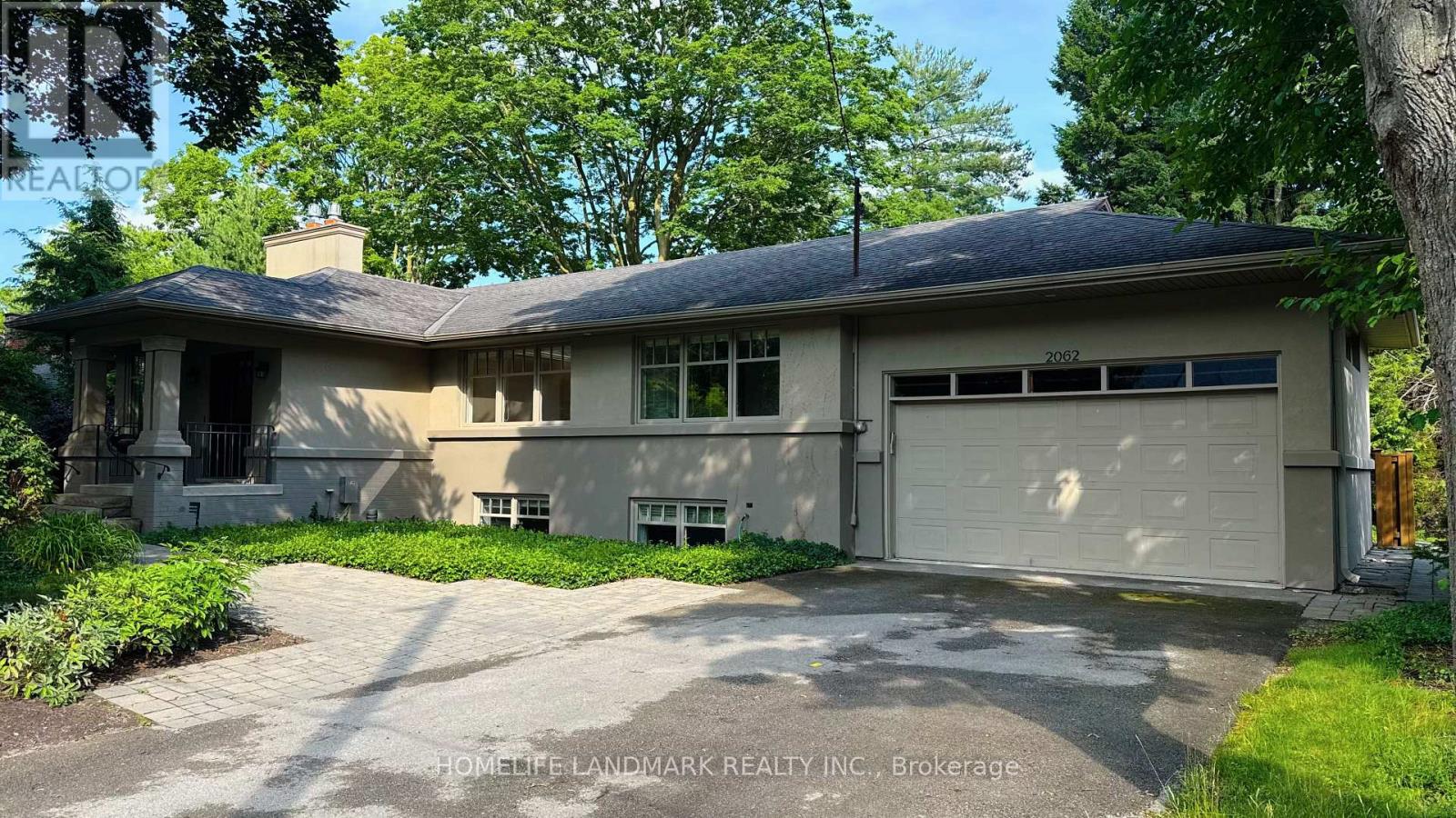 2062 GLENFOREST CRESCENT Property Photo 1