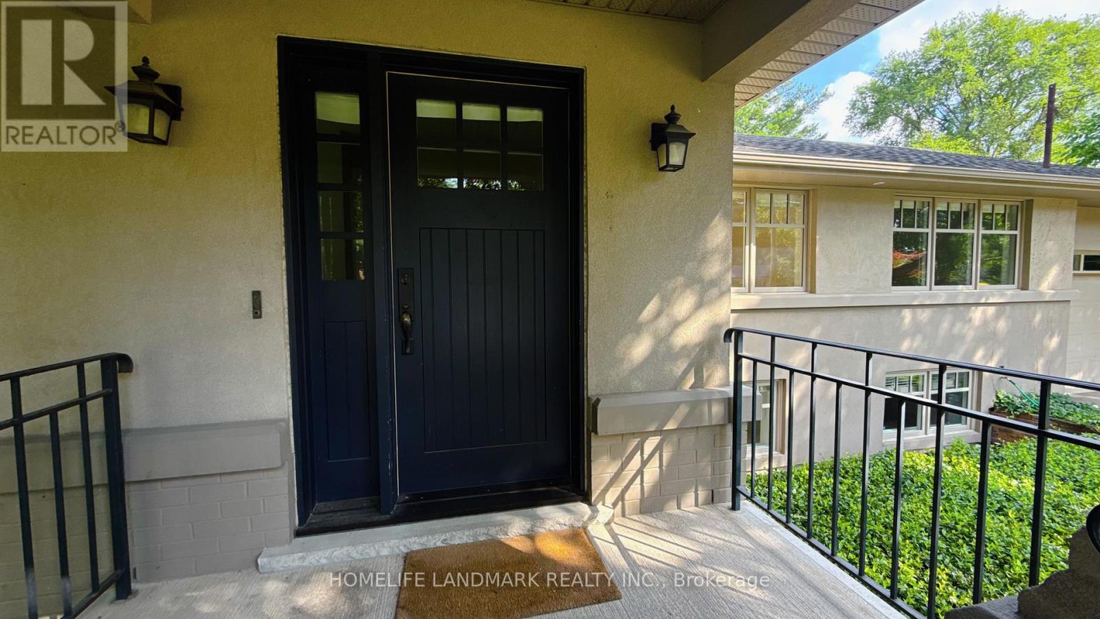 2062 Glenforest Crescent Property Photo 3
