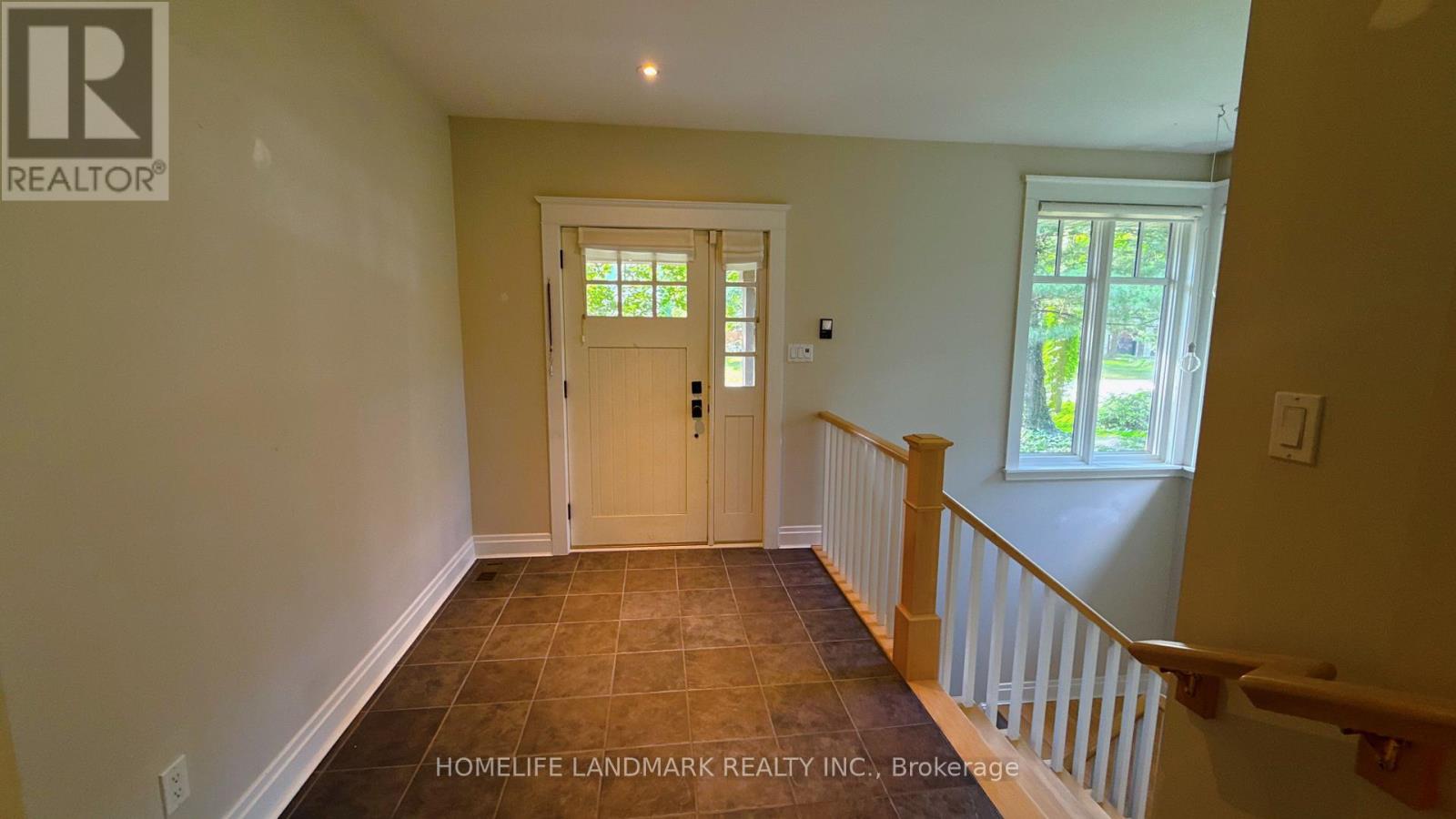 2062 Glenforest Crescent Property Photo 4