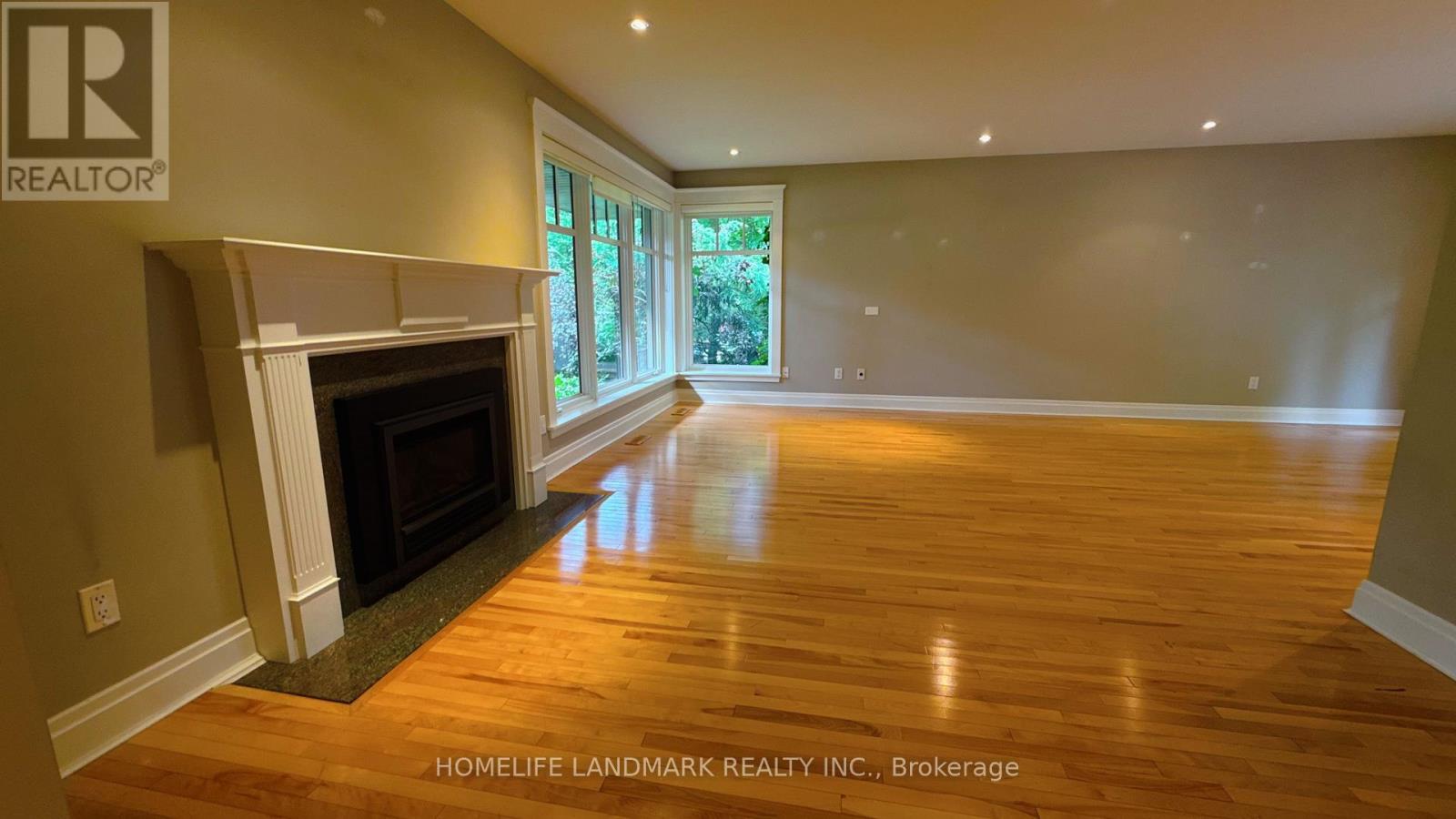 2062 Glenforest Crescent Property Photo 5