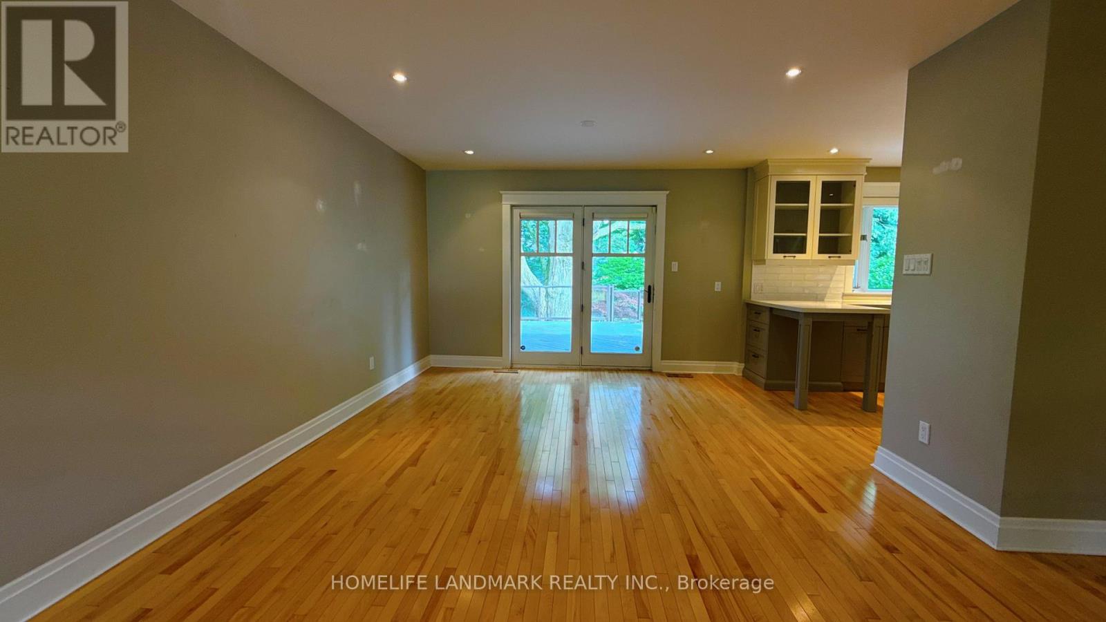 2062 Glenforest Crescent Property Photo 6