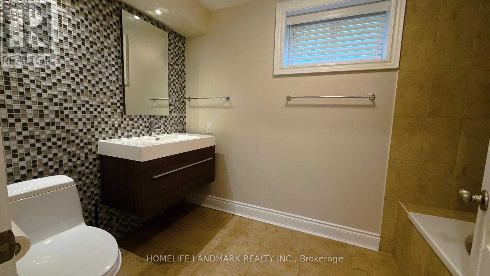 2062 Glenforest Crescent Property Photo 17