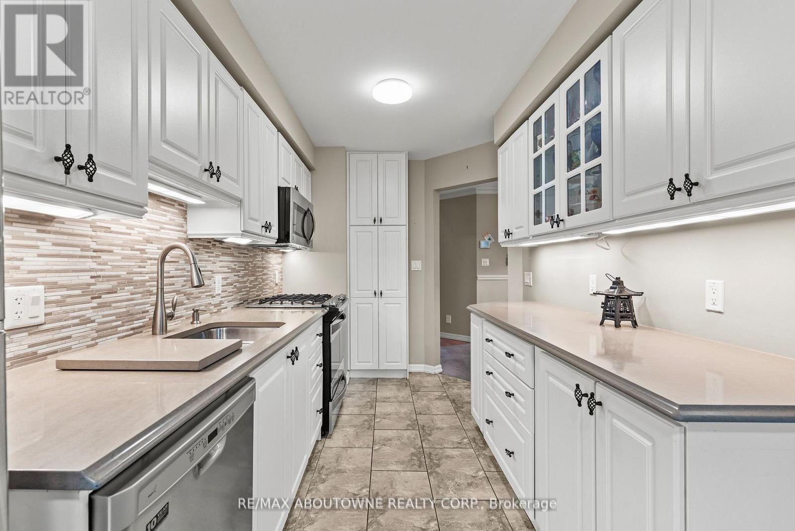 9 - 2230 Walkers Line Property Photo 17