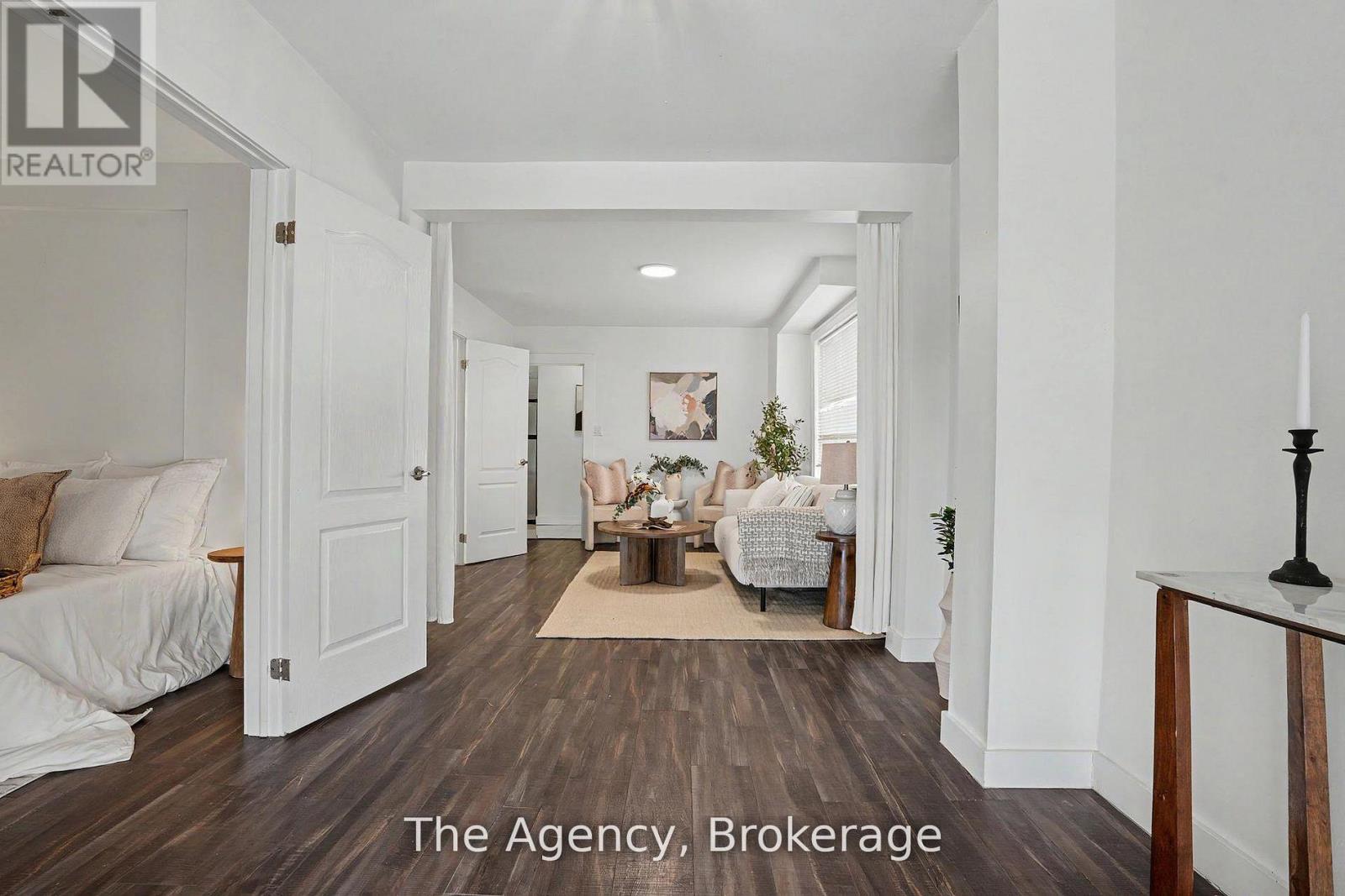 881 Lakeshore Road E Property Photo 9