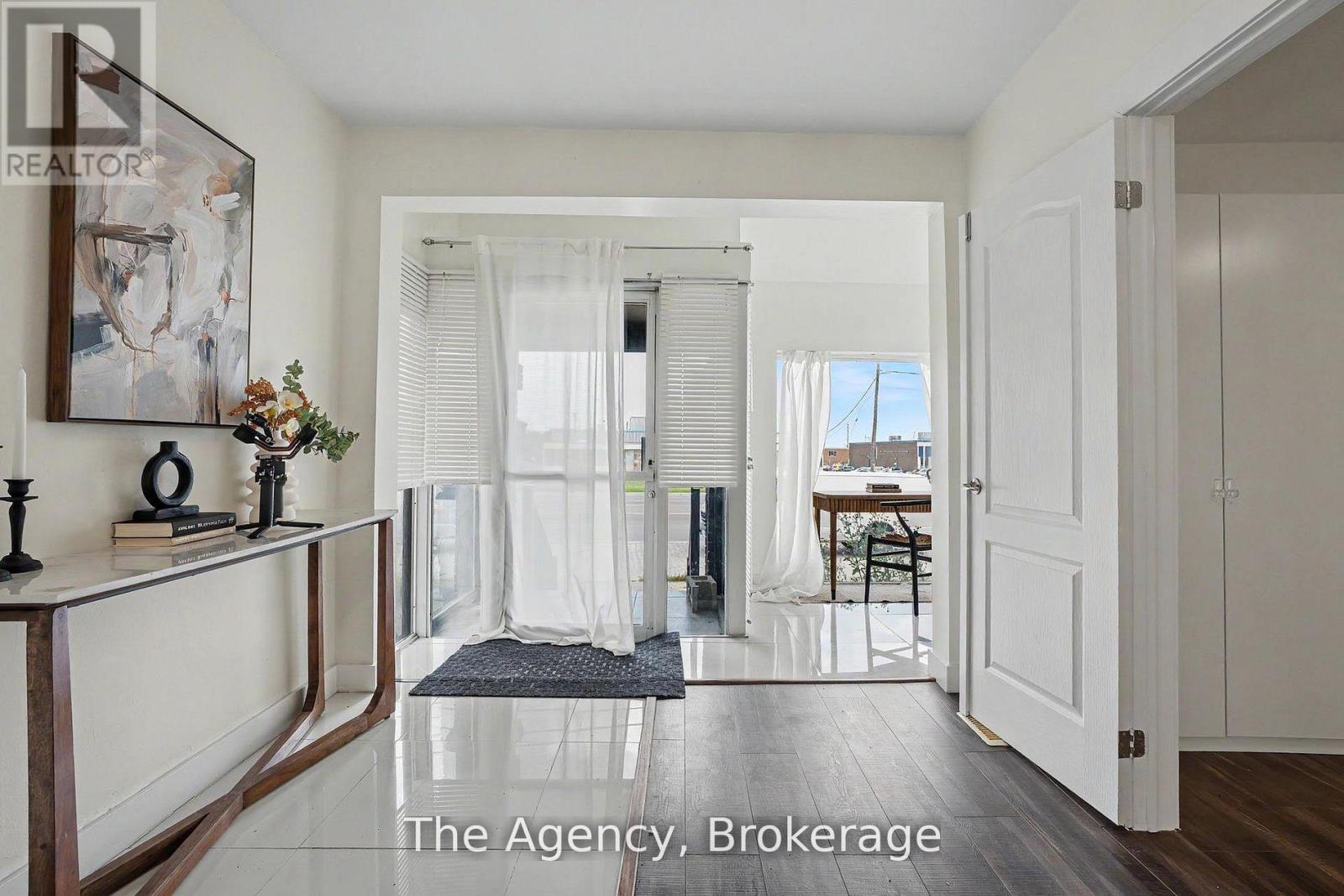 881 Lakeshore Road E Property Photo 11