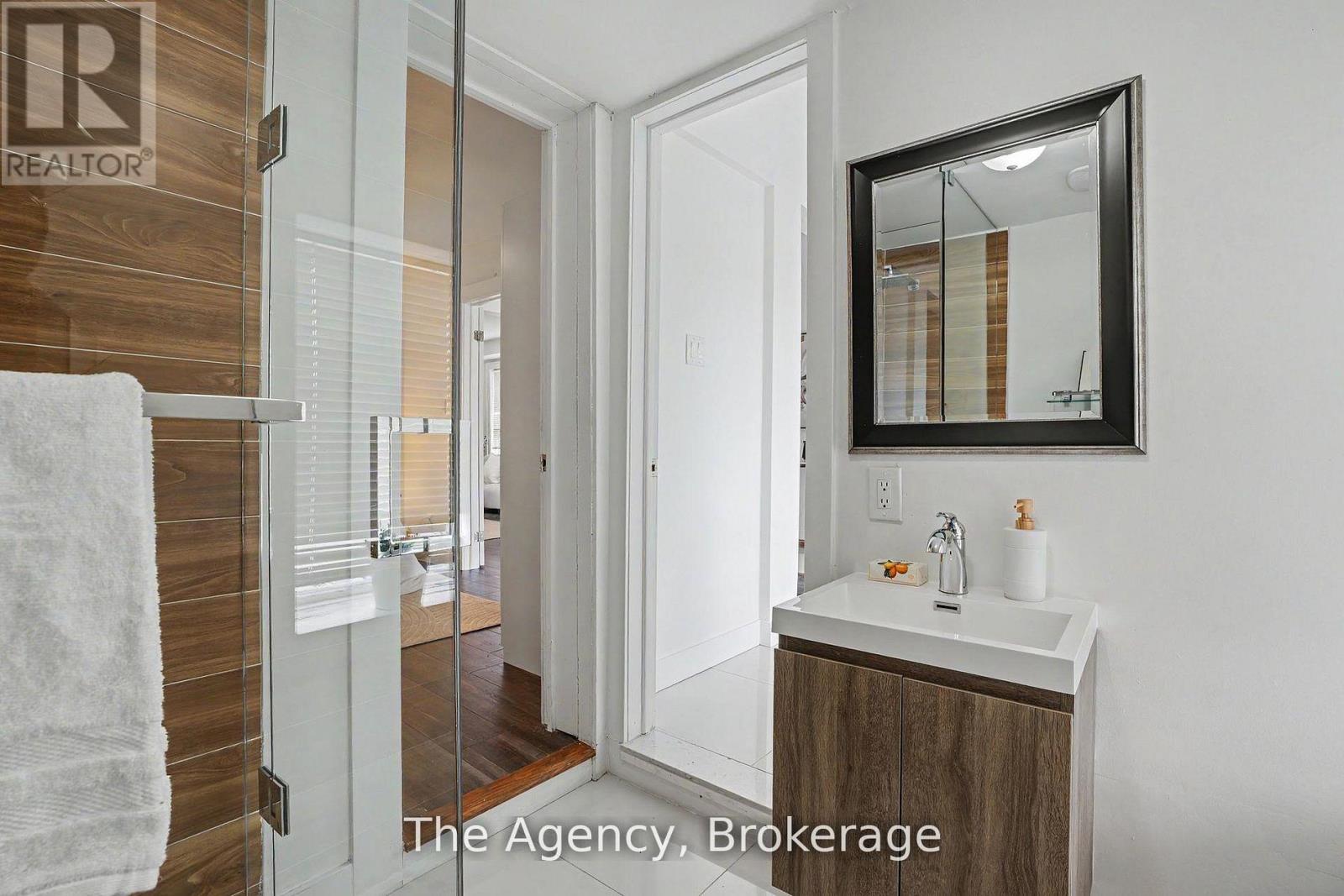 881 Lakeshore Road E Property Photo 13