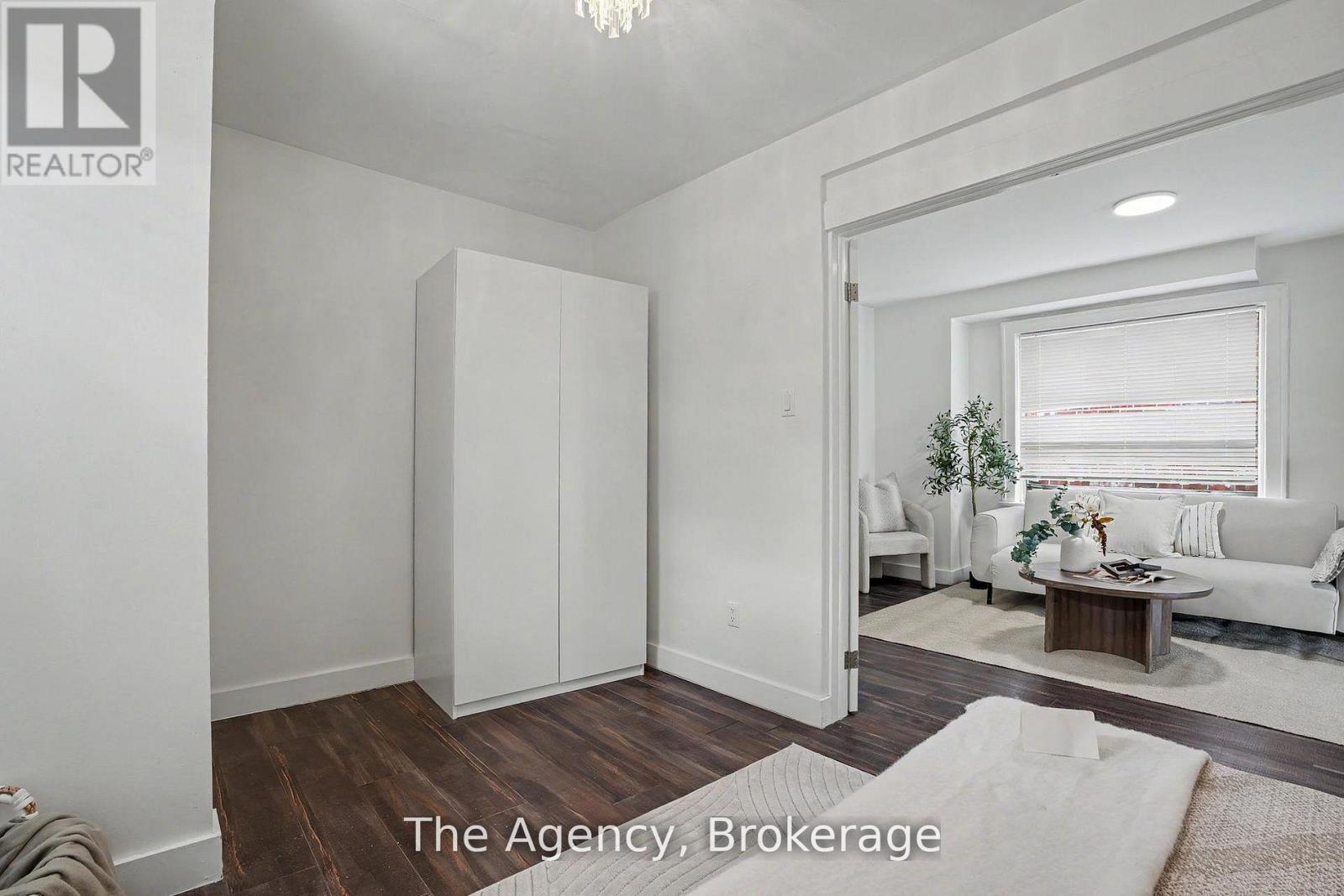 881 Lakeshore Road E Property Photo 17