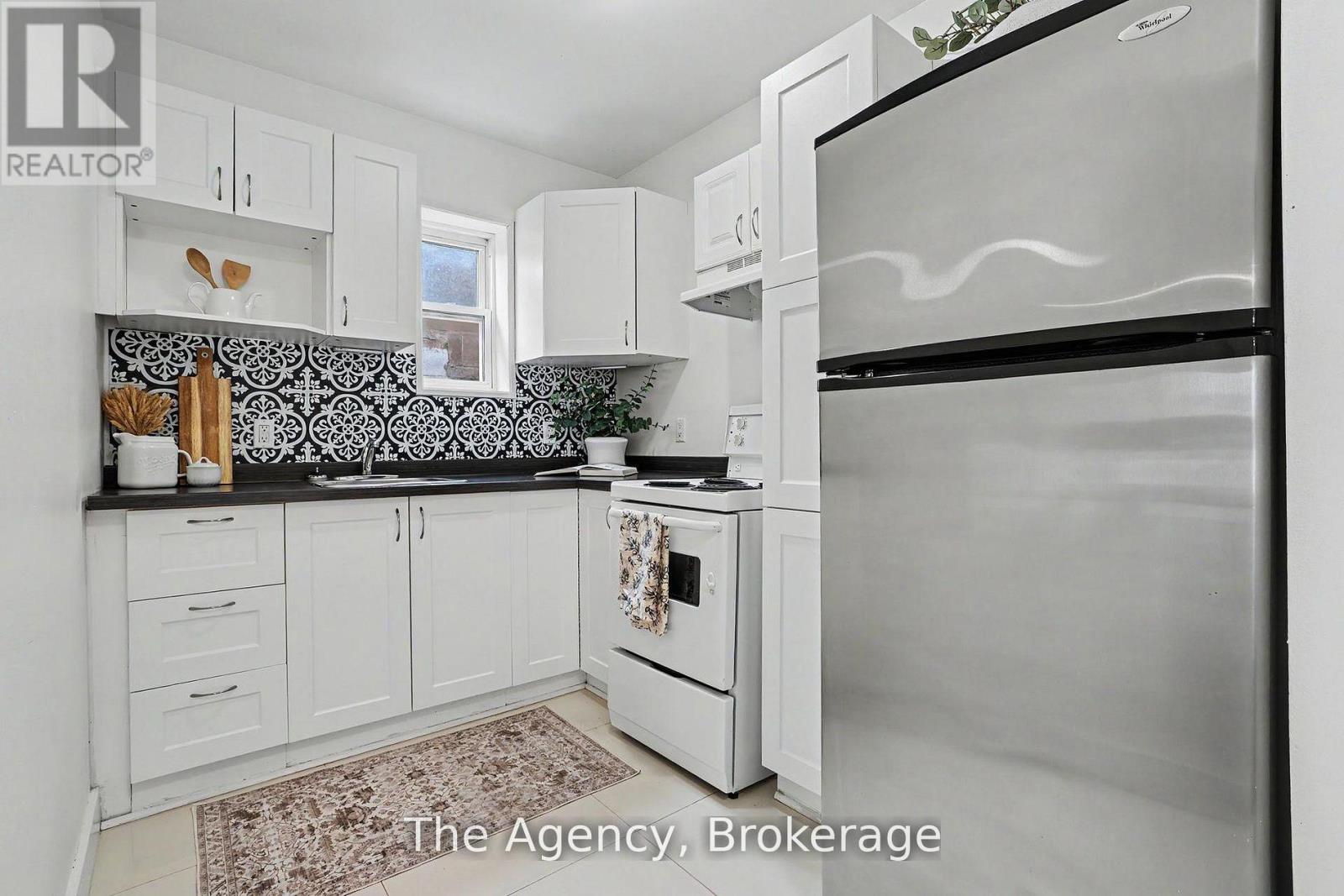 881 Lakeshore Road E Property Photo 18