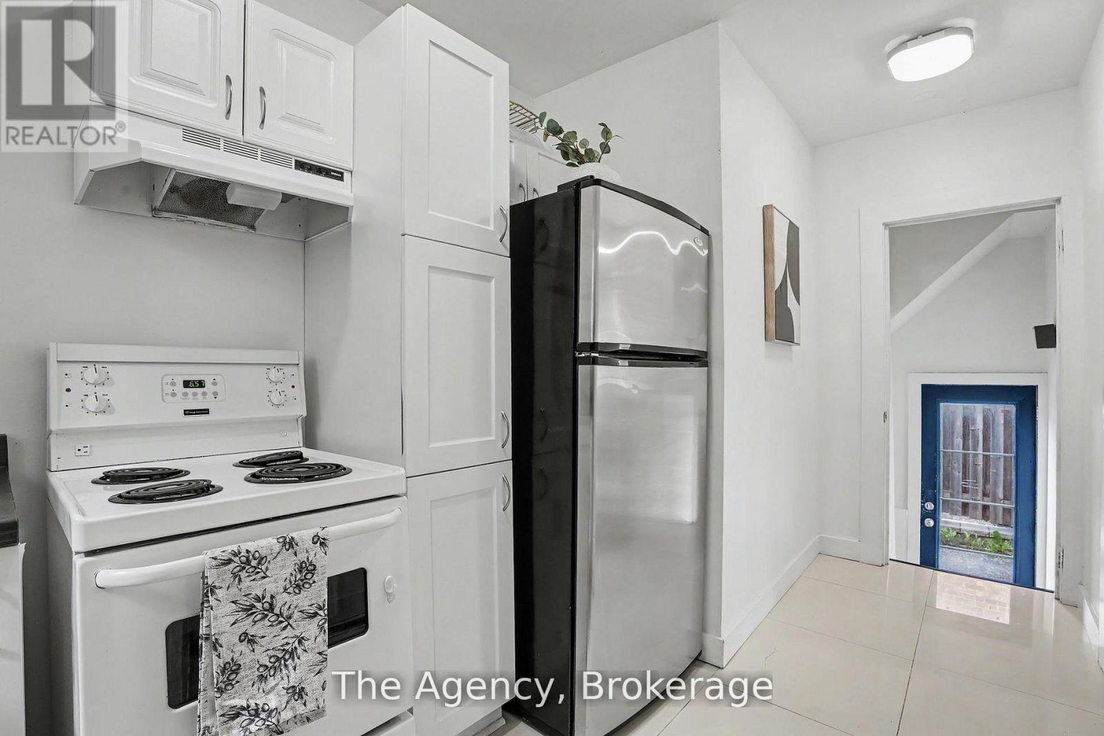 881 Lakeshore Road E Property Photo 19