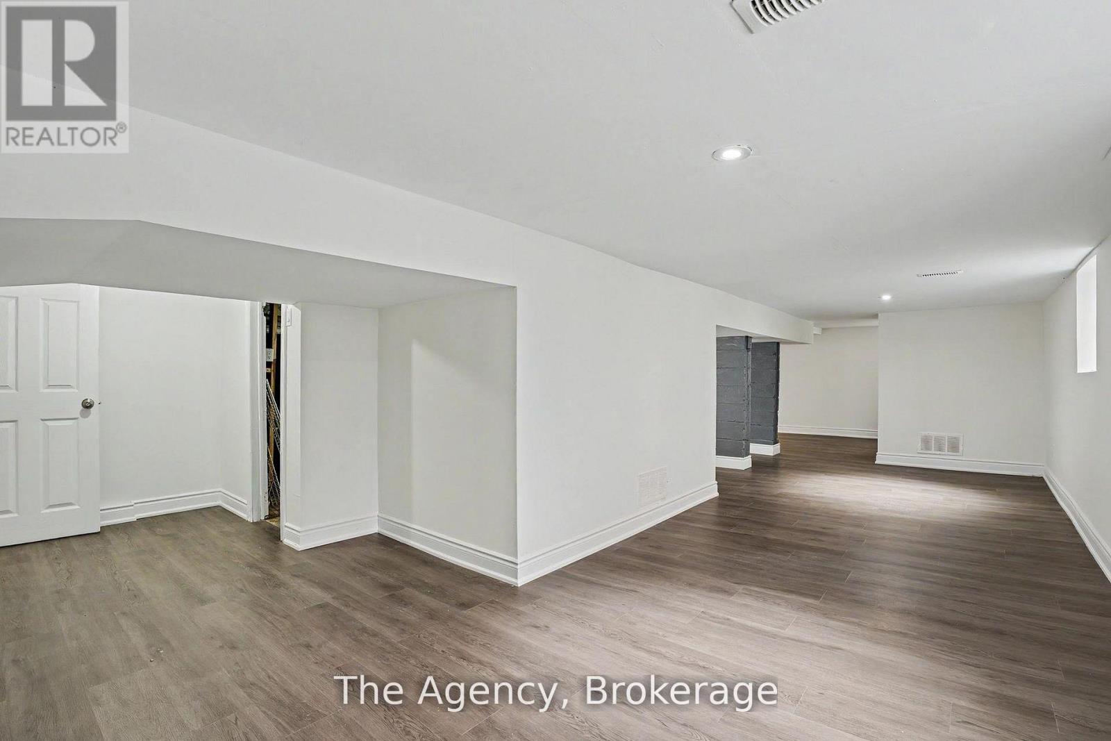 881 Lakeshore Road E Property Photo 24