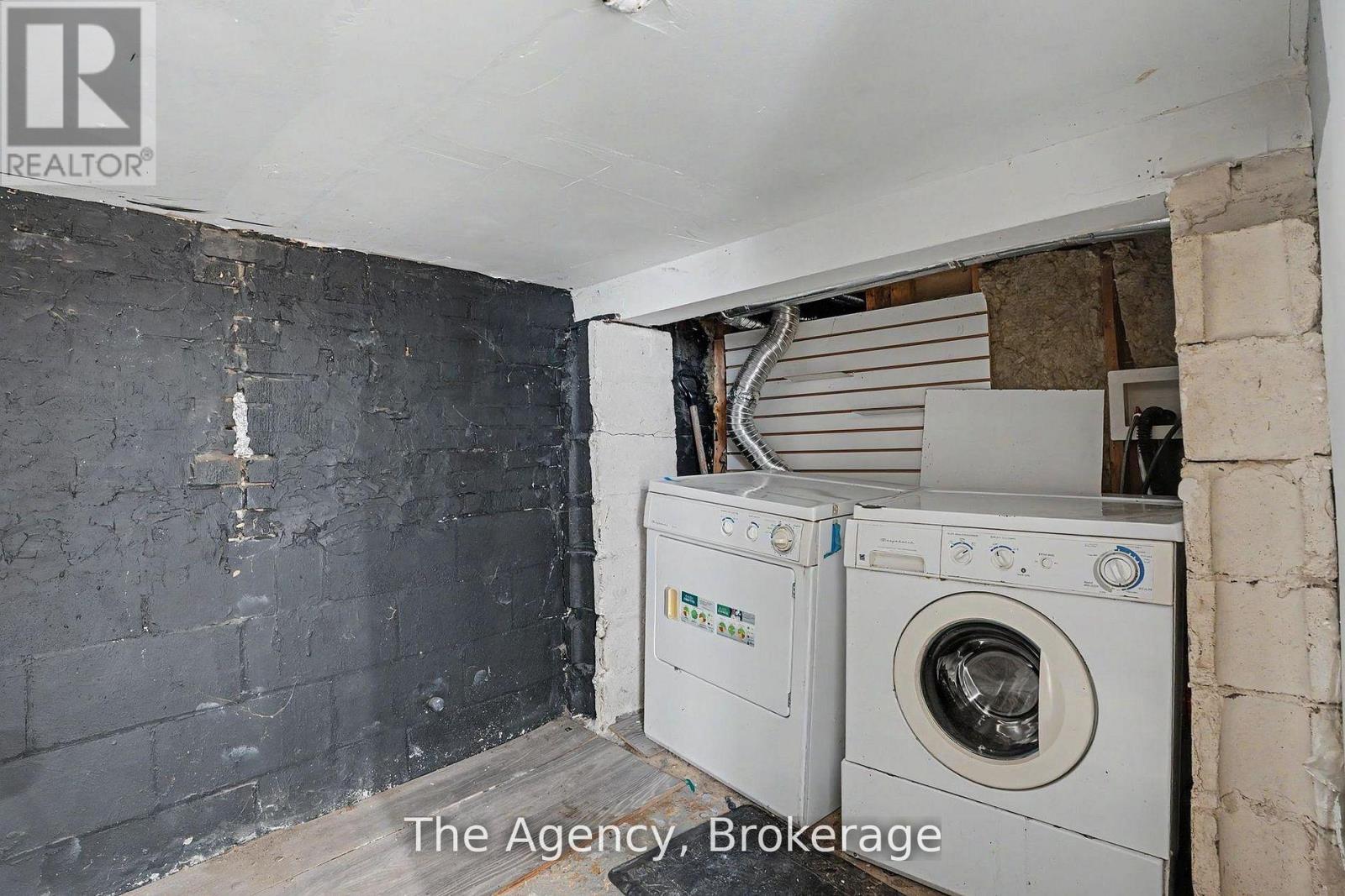 881 Lakeshore Road E Property Photo 27