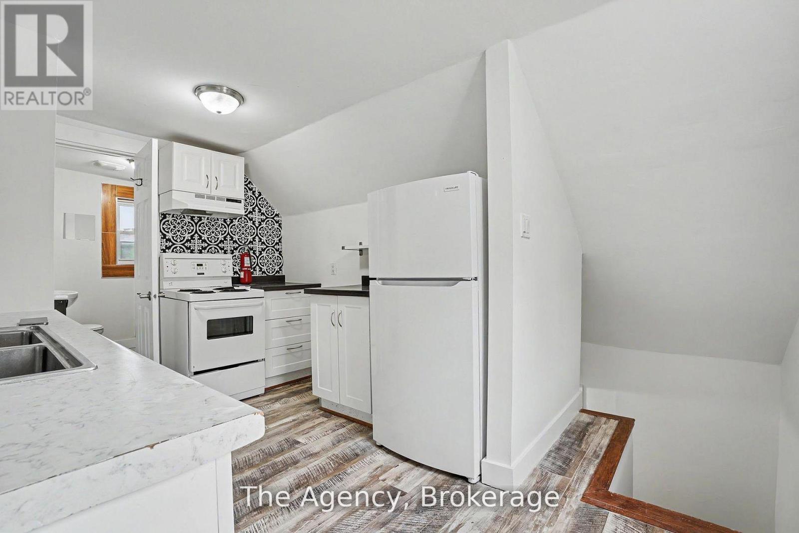 881 Lakeshore Road E Property Photo 30