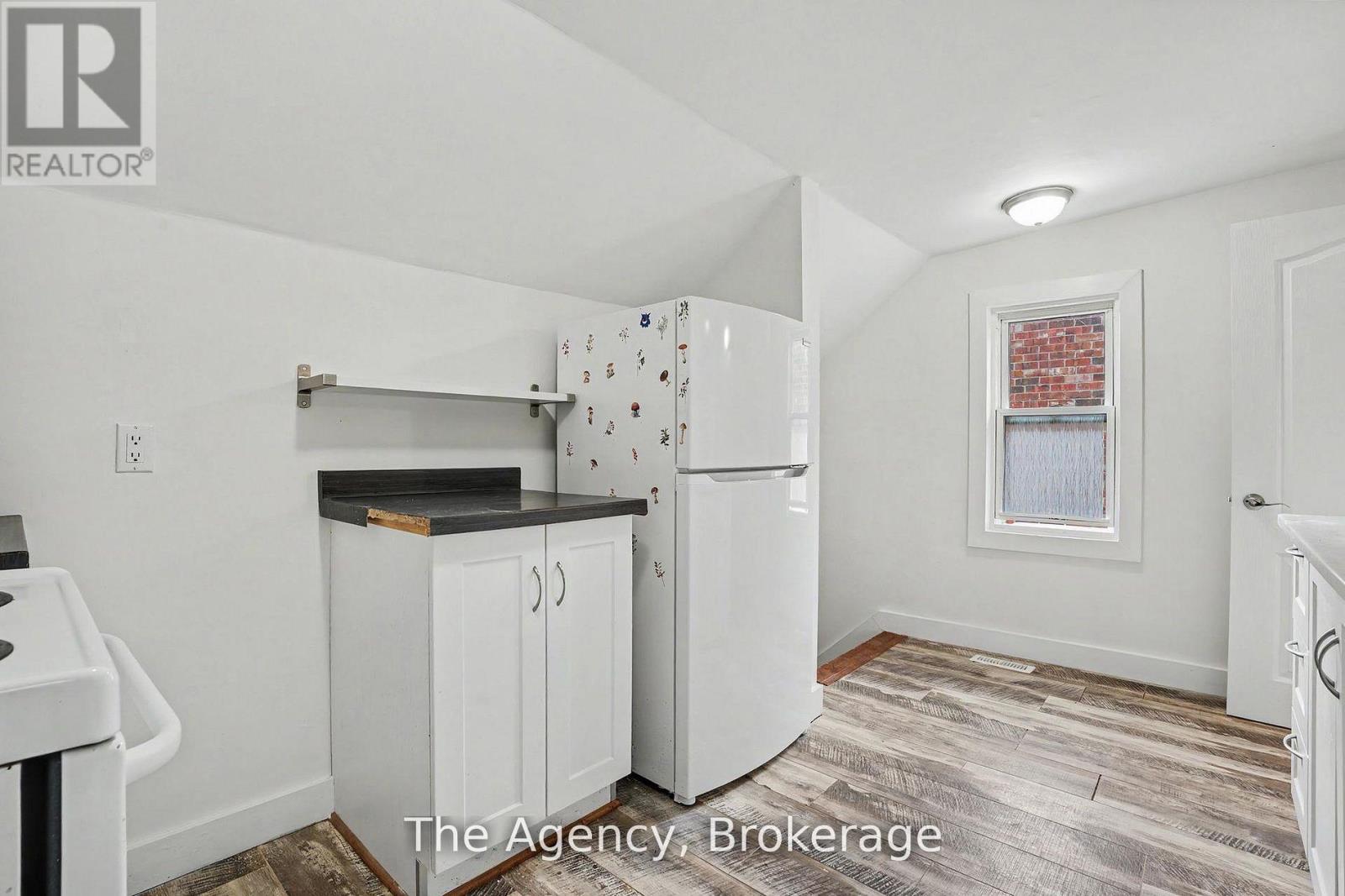 881 Lakeshore Road E Property Photo 32