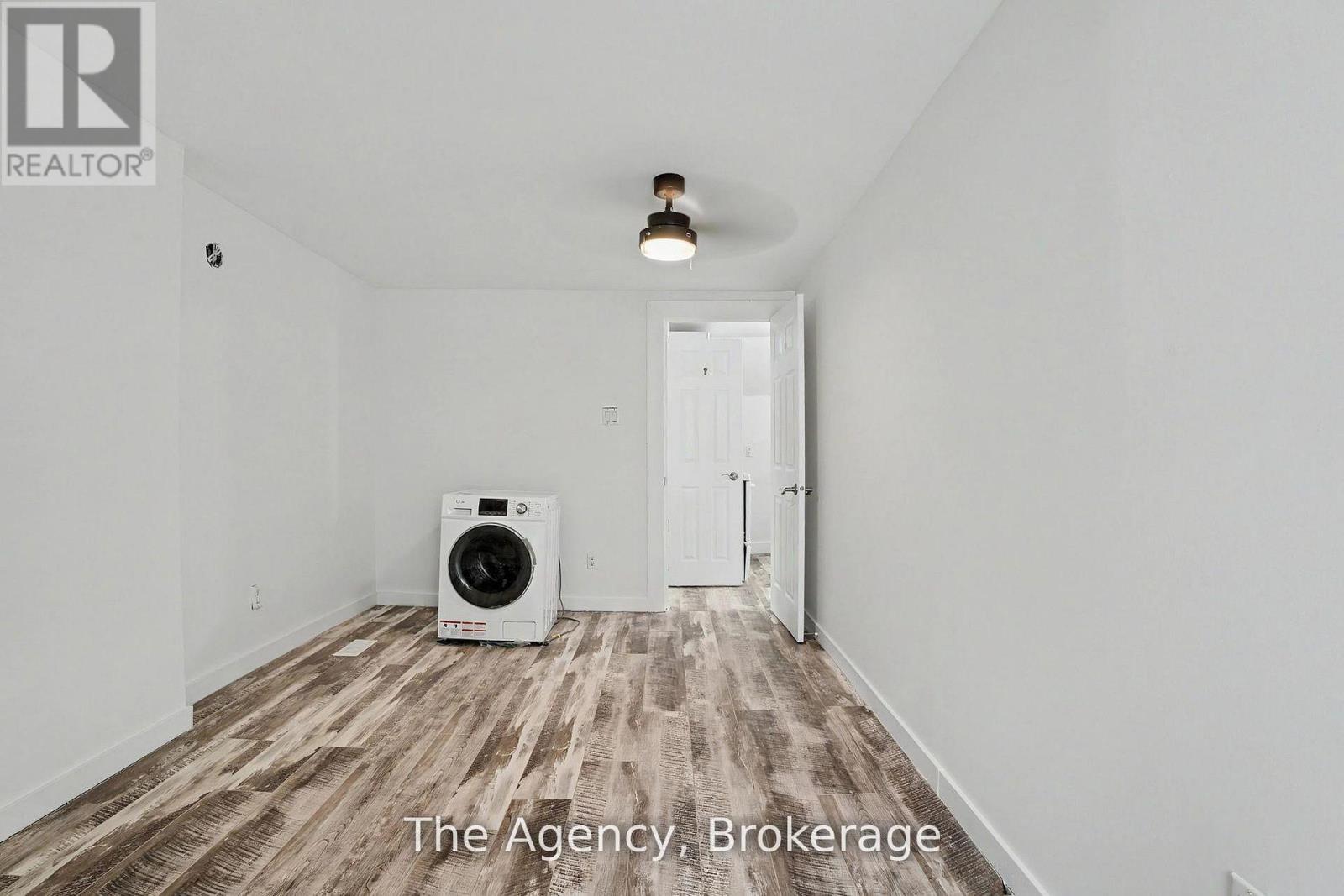 881 Lakeshore Road E Property Photo 34