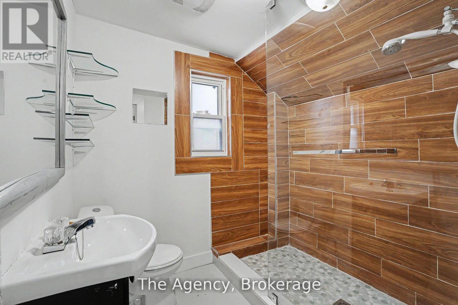 881 Lakeshore Road E Property Photo 37