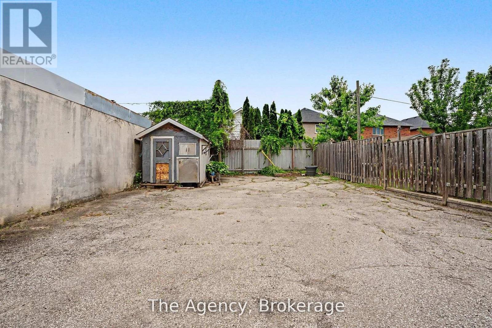 881 Lakeshore Road E Property Photo 40