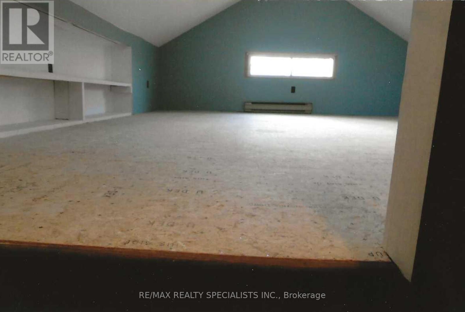 16 Wellington Street E Property Photo 3
