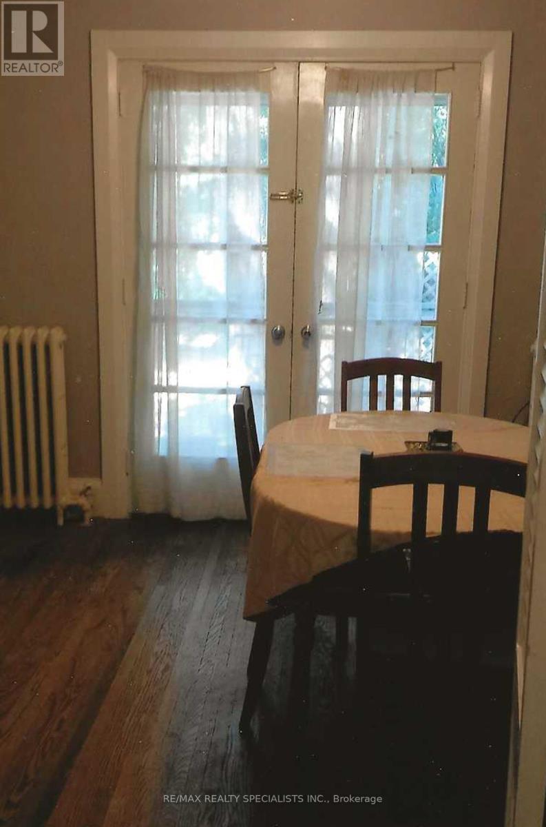 16 Wellington Street E Property Photo 9