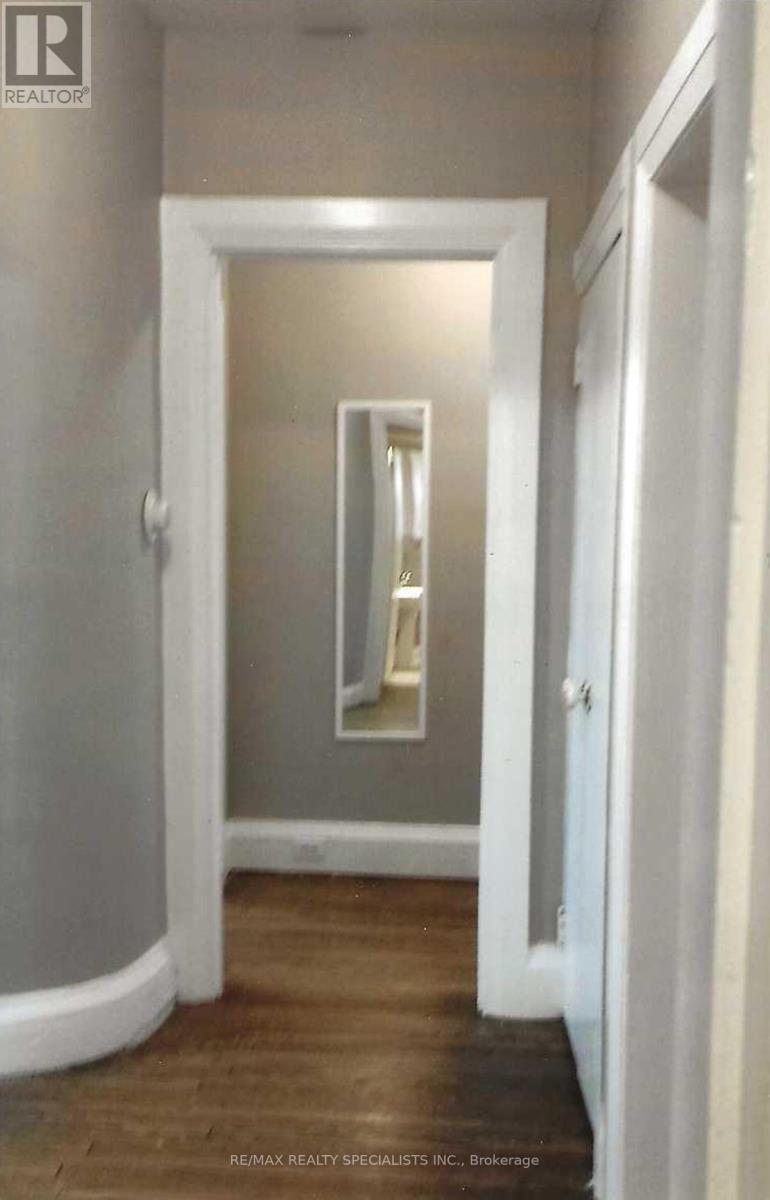 16 Wellington Street E Property Photo 12