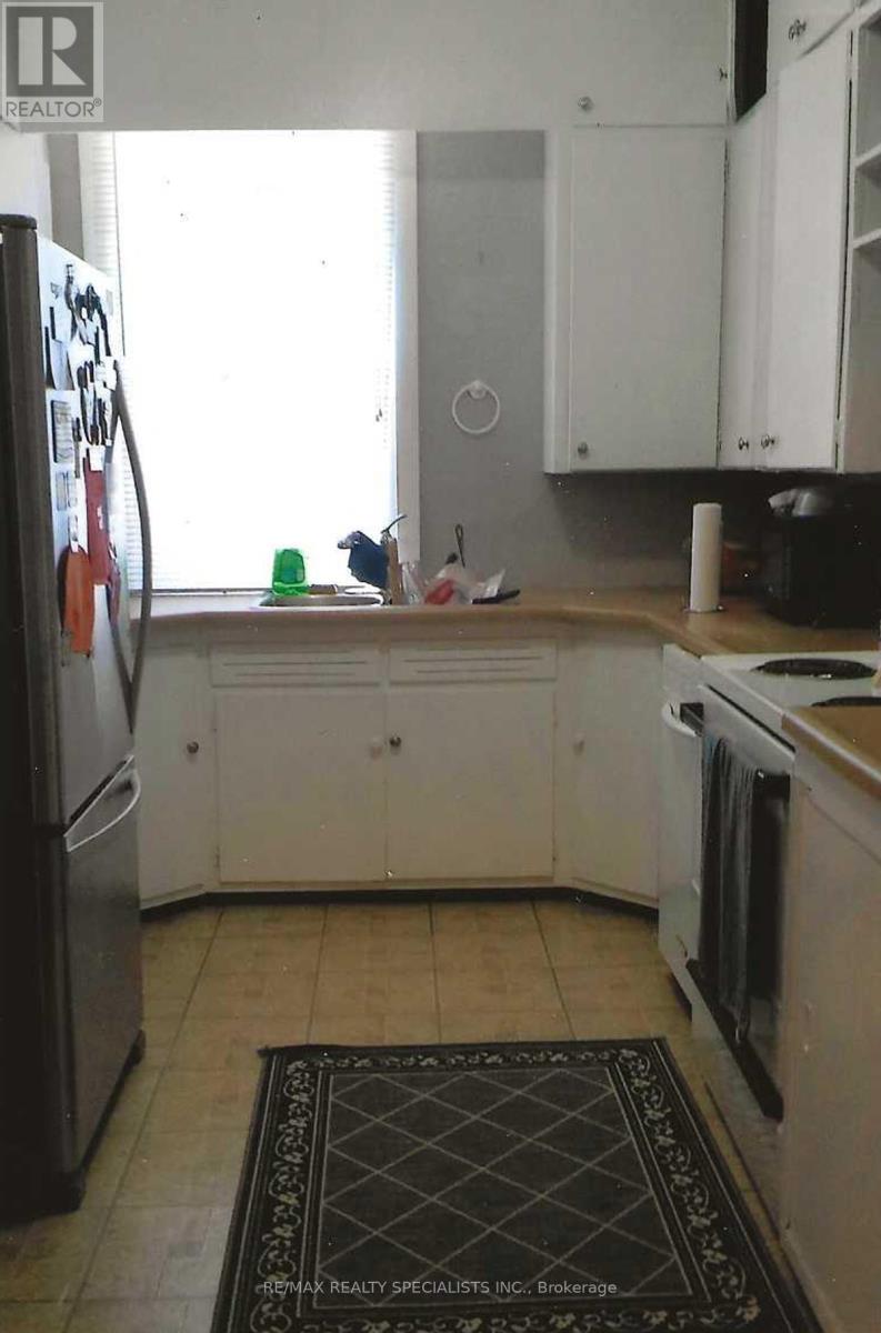 16 Wellington Street E Property Photo 13