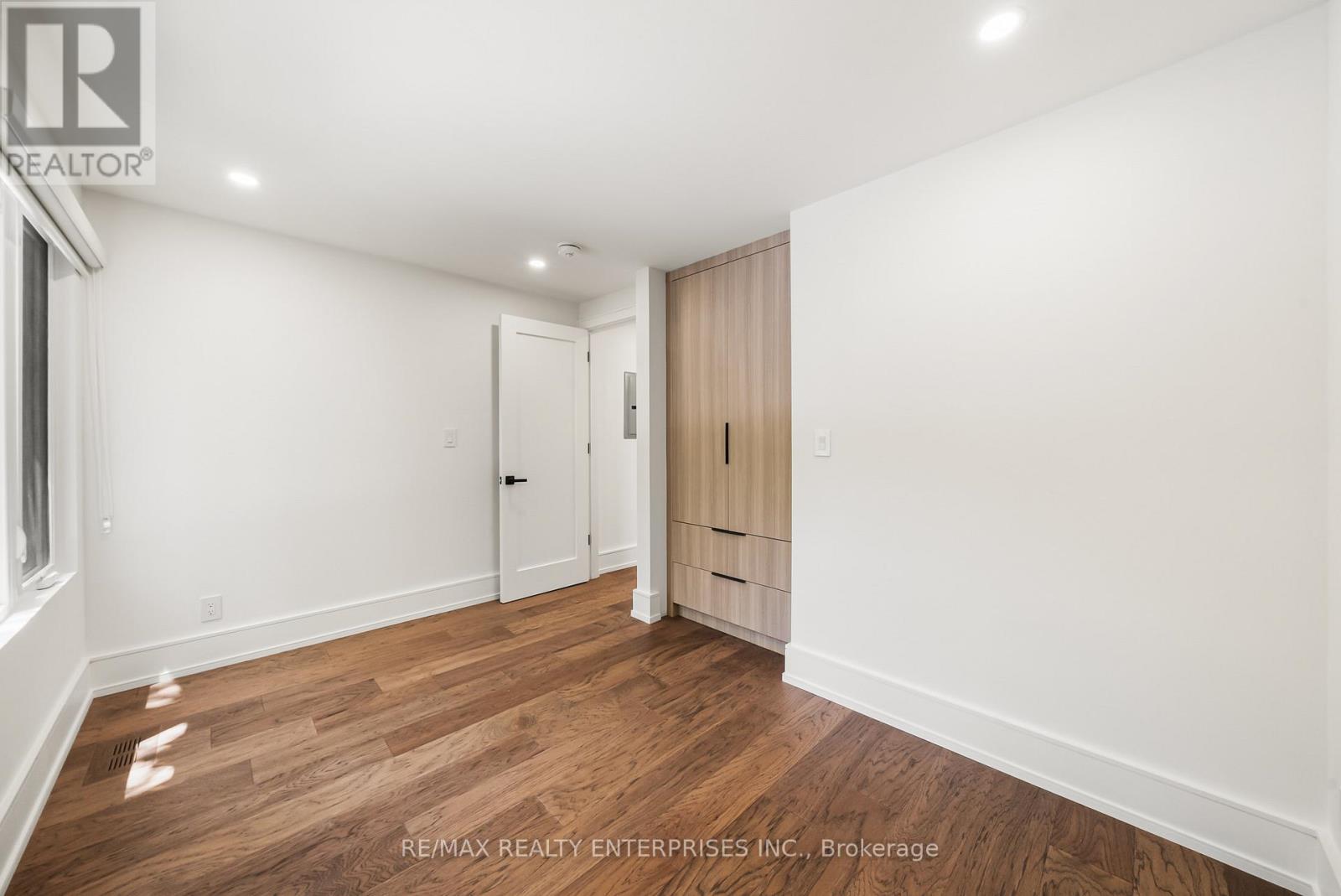 1495 Thetford Court Property Photo 19
