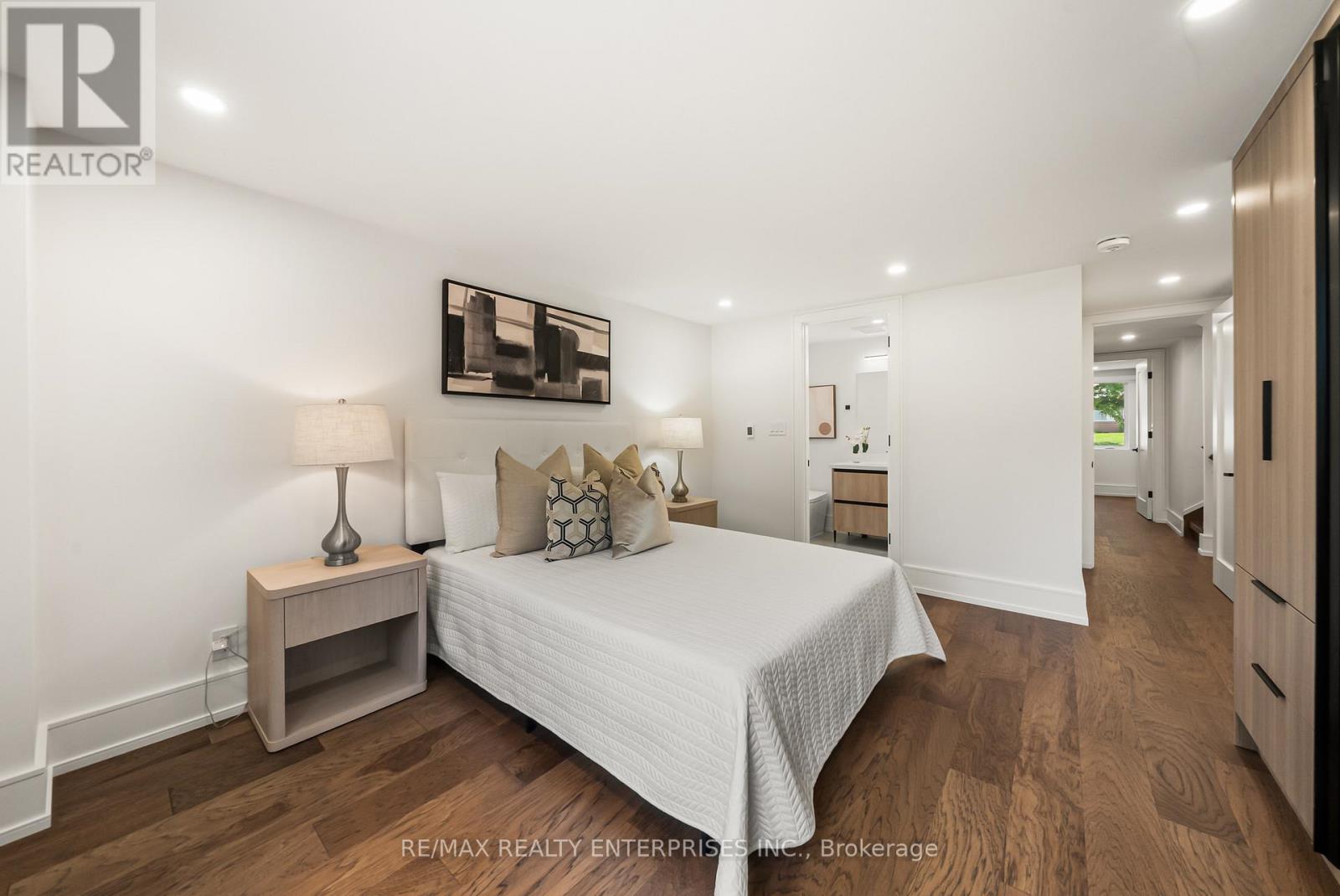 1495 Thetford Court Property Photo 32