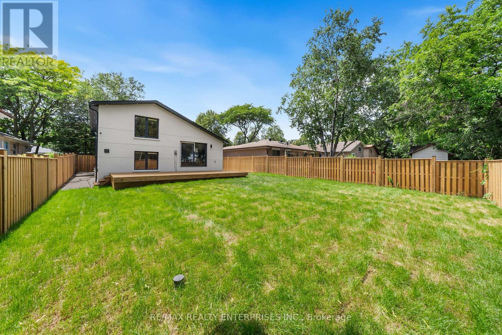 1495 Thetford Court Property Photo 36