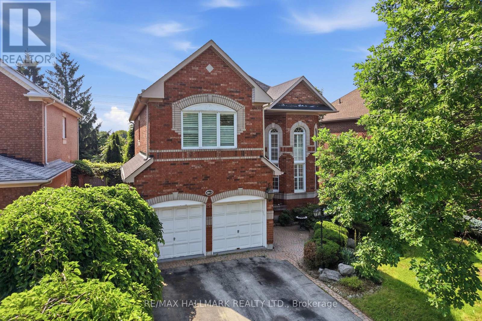 2013 ROSEMOUNT CRESCENT