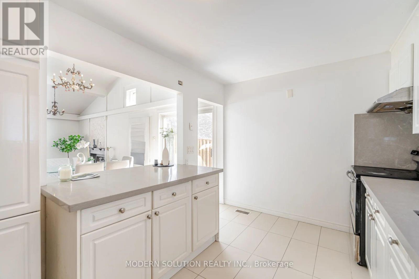 2557 Mindemoya Road Property Photo 12