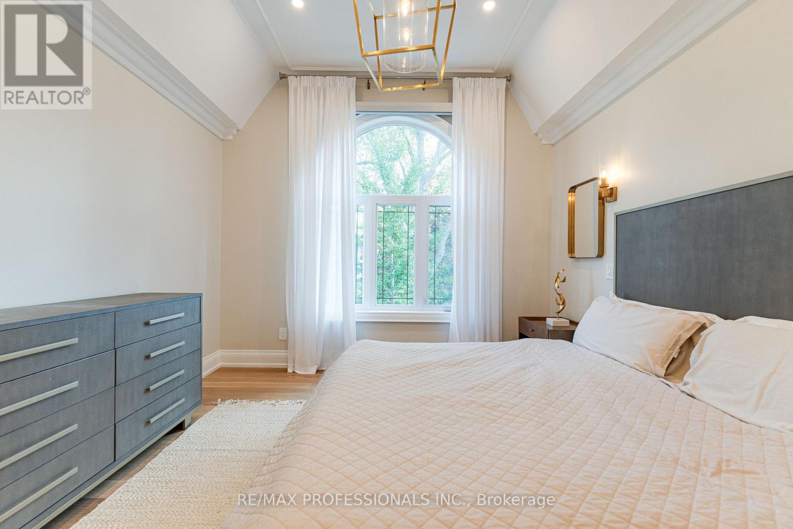 161 The Kingsway Property Photo 25