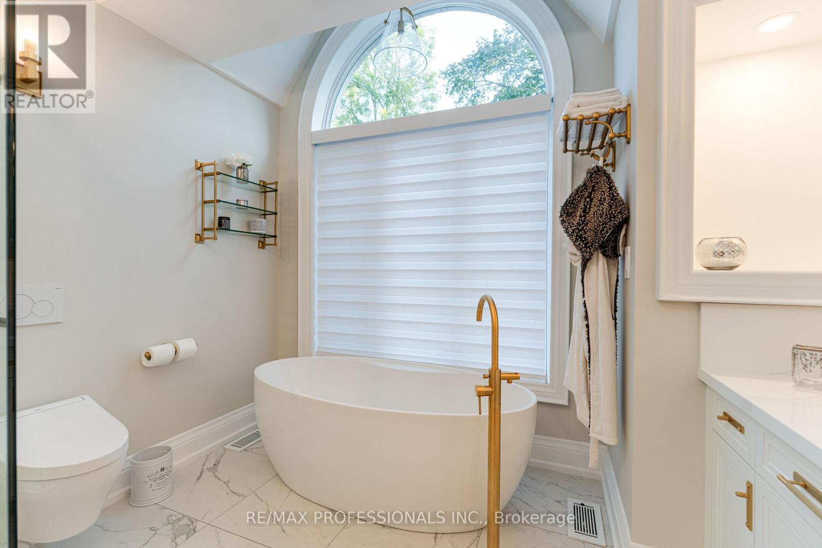 161 The Kingsway Property Photo 35