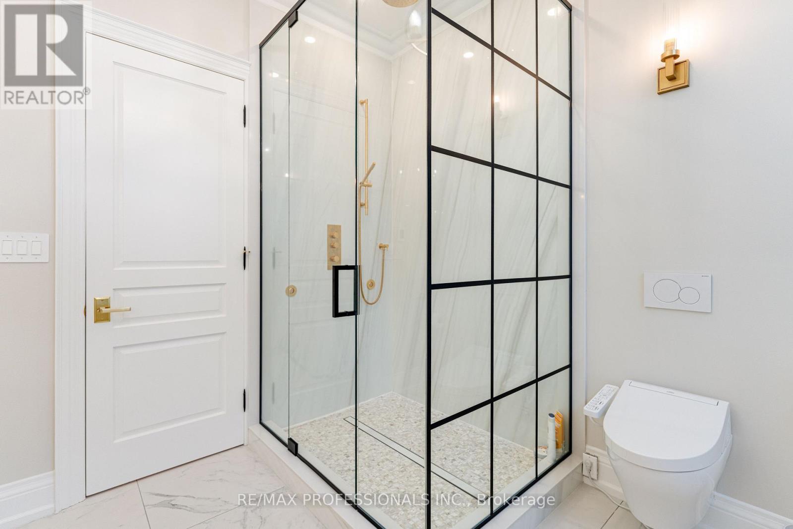 161 The Kingsway Property Photo 36