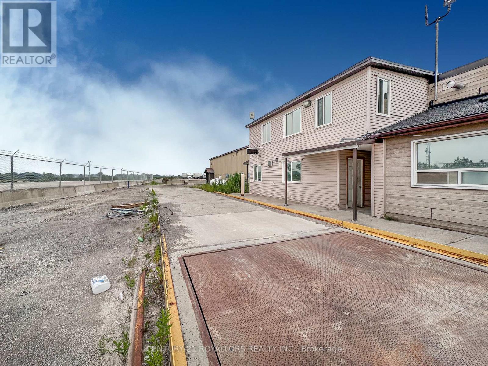 6202 Healey Road N Property Photo 15