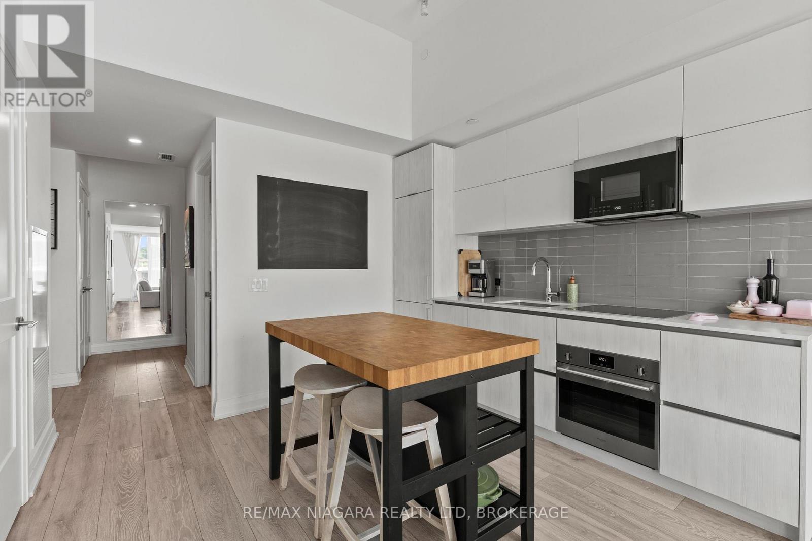 717 - 21 Park Street E Property Photo 13