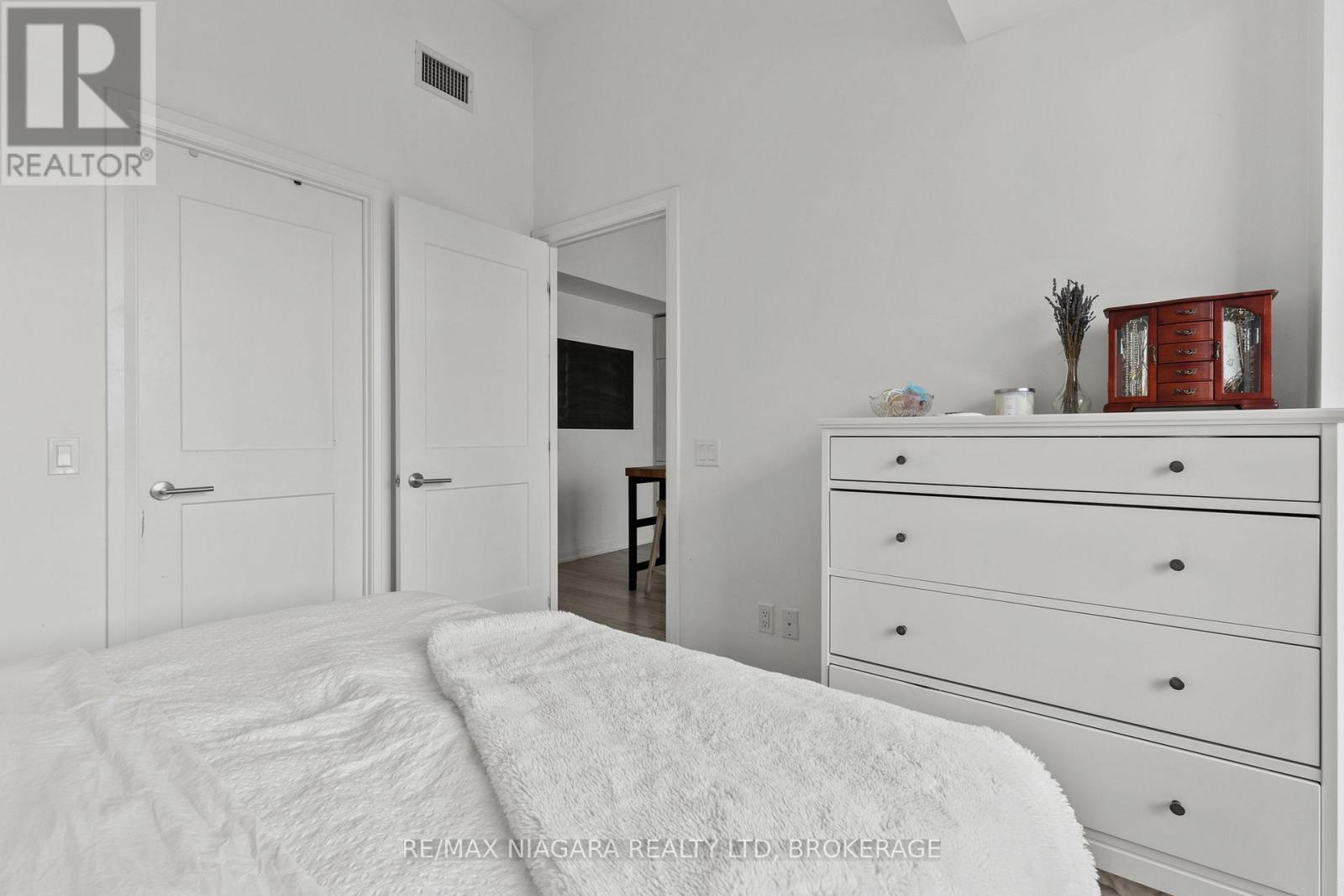 717 - 21 Park Street E Property Photo 23