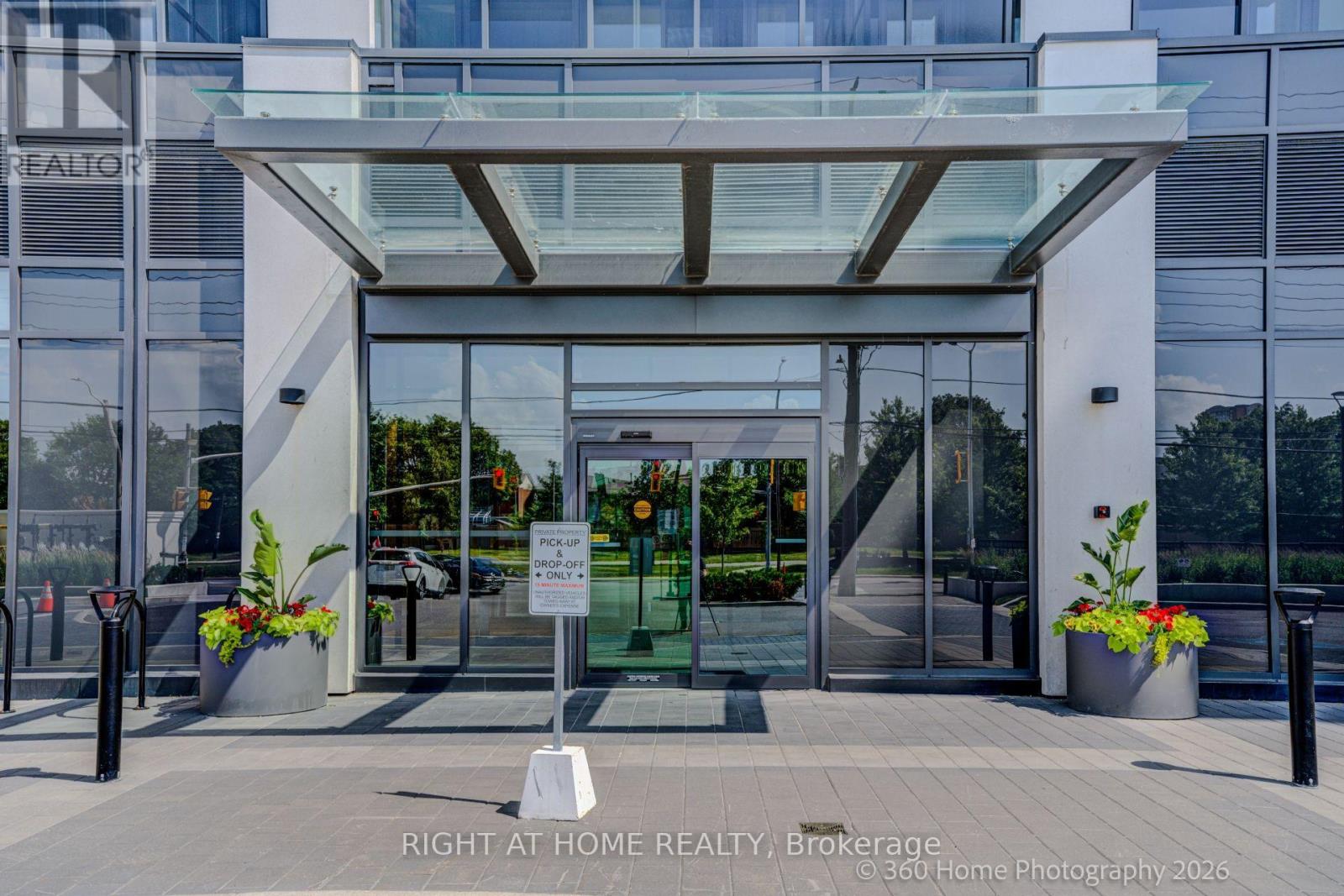 505 - 202 Burnhamthorpe Road E Property Photo 2