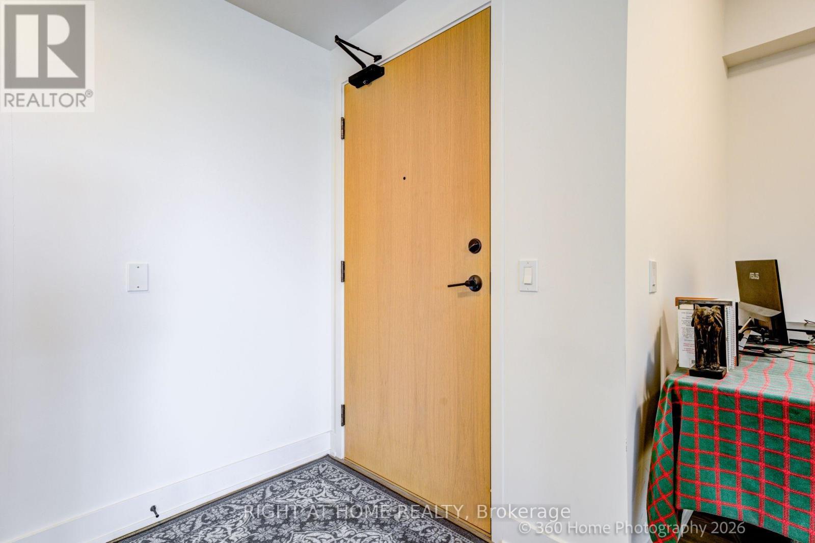 505 - 202 Burnhamthorpe Road E Property Photo 5